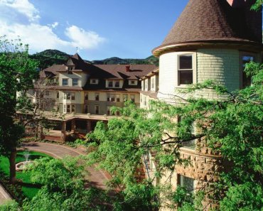 Colorado’s Historic Cliff House at Pikes Peak