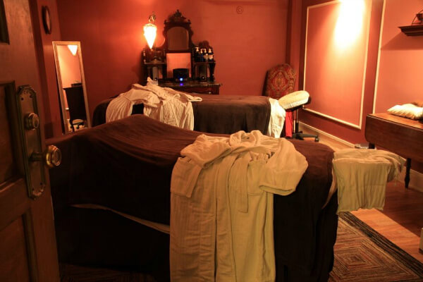 Almond Joy Experience, spa treatment at the Oxford Club, Spa & Salob,