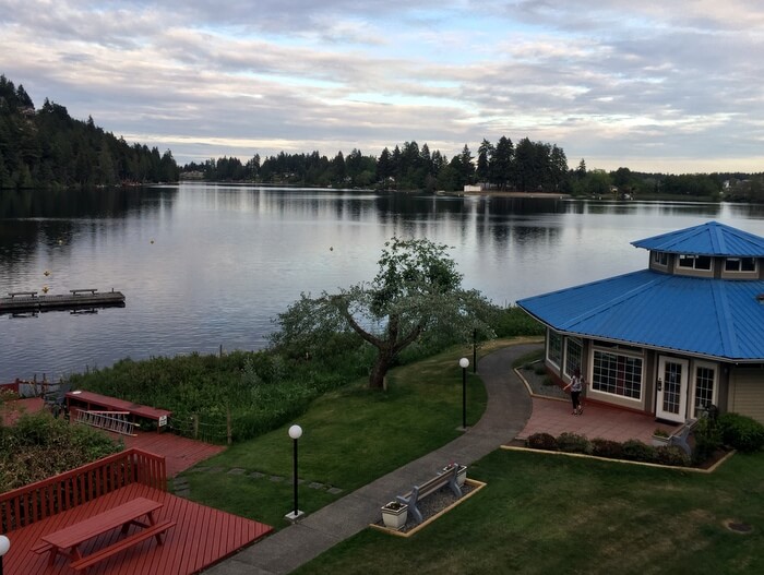 Inn on Long Lake: Lakeside Lodgings in Nanaimo, British Columbia
