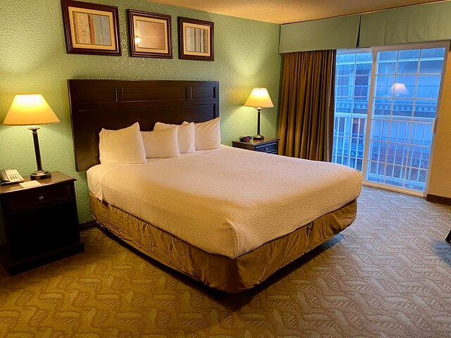 Best Western Plus Bayshore king bed in Eureka, California