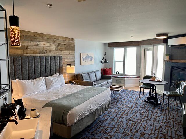Cannery Pier Hotel king deluxe room overlooking Columbia River