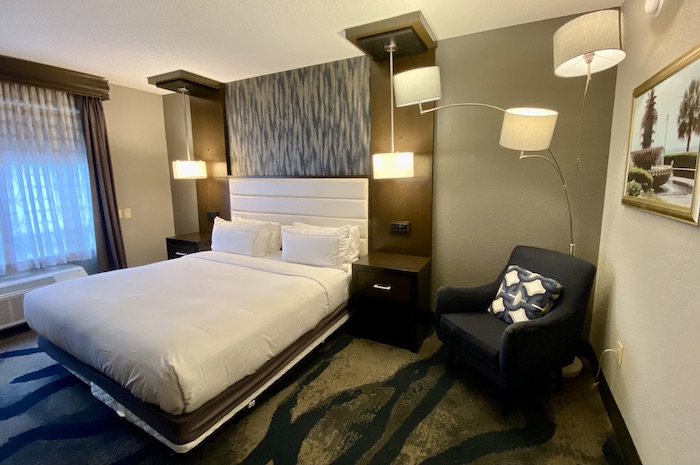 DoubleTree North Charleston bedroom.