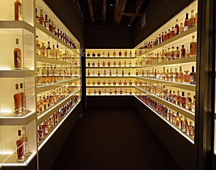 Frazier Kentucky History Museum, bourbon display