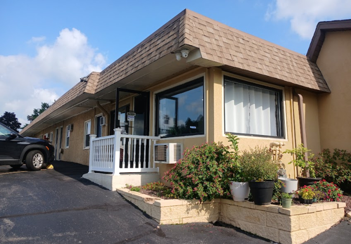 Dunmore Inn office is right by the parking lot near Scranton, PA