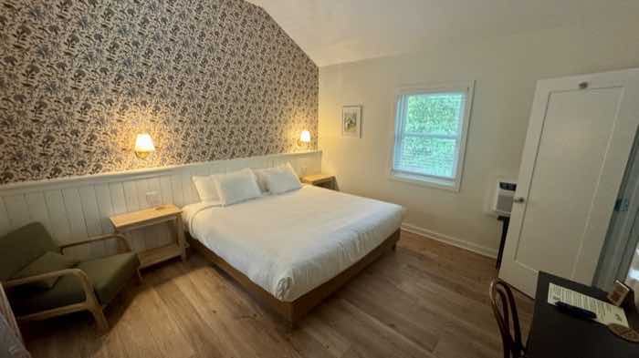 Rochambeau Roadside Inn room